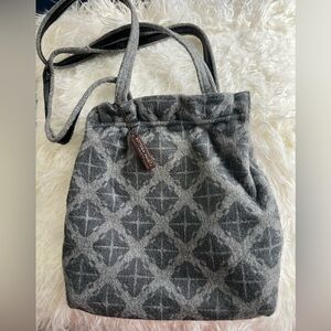 Authentic Bottega Veneta “VINTAGE” grey patterned cashmere bag.